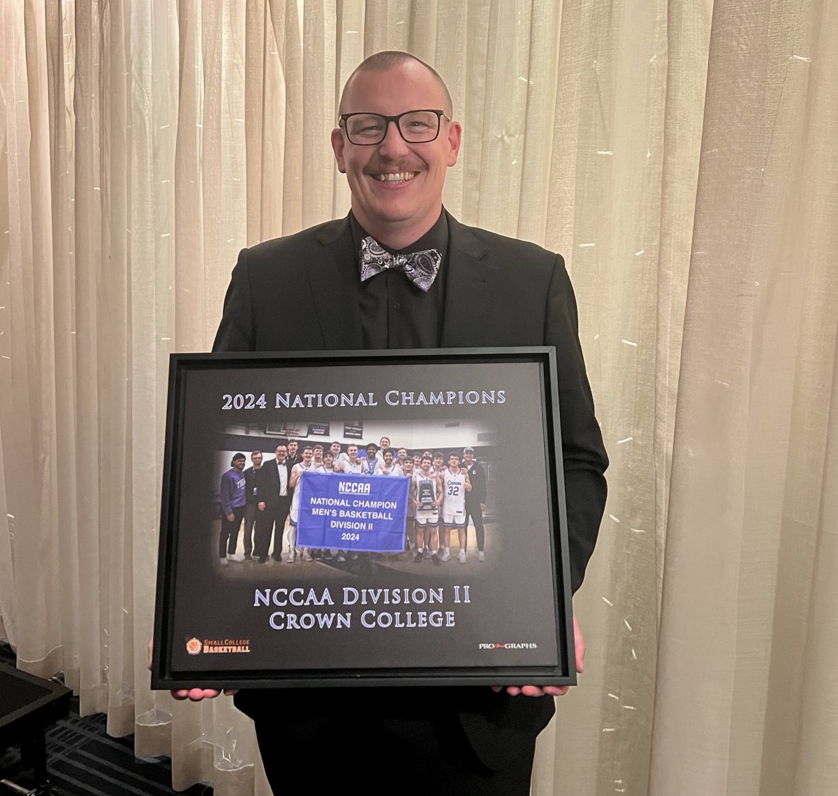 Our head coach, Luke Herbert, was recognized for the program’s NCCAA national championship on Saturday night at the Small College Basketball national award show in Kansas City!