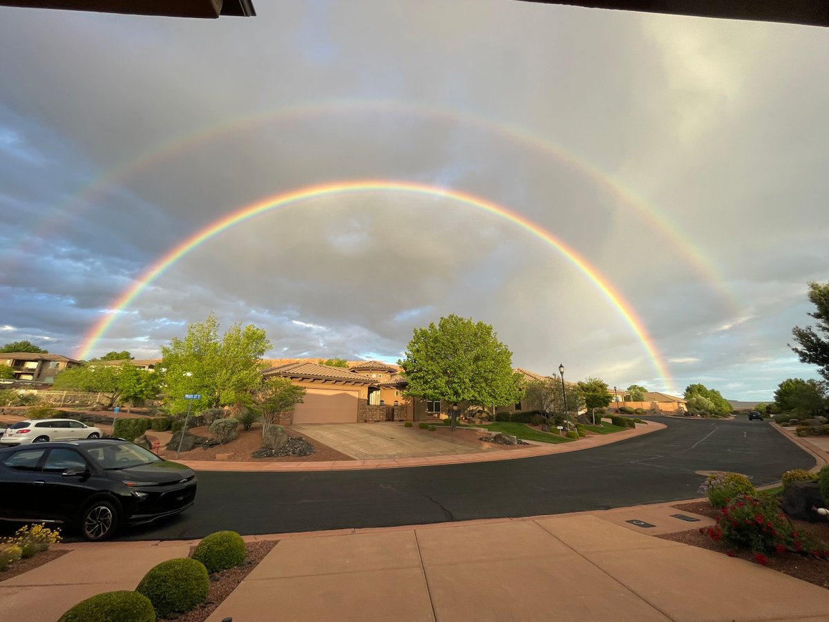 SEEING DOUBLE☁️🌈 Sometimes a whole lot of rain is worth the rainbow! 📍: St. George, Utah 📸: Kim & Dave Floisand via kutv.com/chimein