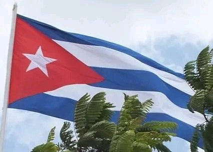 'Que la bandera ondee con orgullo y represente la fuerza y la historia de esta tierra caribeña.'

La unión y el trabajo de su gente sigan forjando el futuro de #Cuba llena de tradición y orgullo.'
Viva el Primero de mayo
#PorCubaJuntoCreamos
#SantiagodeCuba
#CubaMined