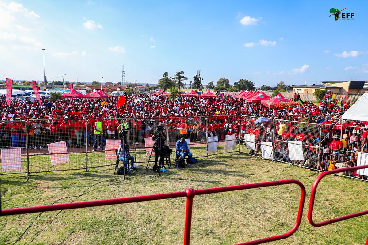 [IN PICTURES]: Sis Maria in Daveyton , where President @Julius_S_Malema will address a community meeting. Watch Live on EFF social media platforms. #EFFCommunityMeetings