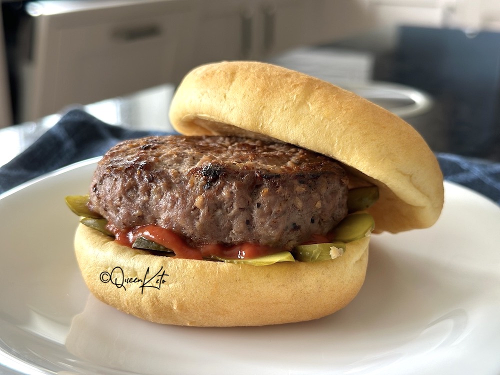 Easy Keto Burger Buns. 0.6g carbs and far better than anything that comes out of a plastic bag, whether keto or otherwise.
#baps #bread #breadbuns #burgerbuns #cheesefree #coconutfree #nutefree #glutenfree #keto #lowcalorie #lowcarb #minipizzas #pizza

queenketo.com/easy-keto-burg…