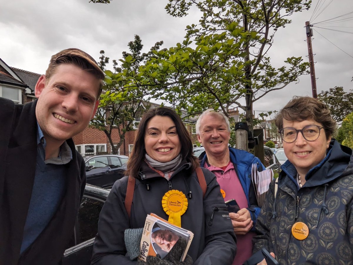 Would have liked some better weather, but great to speak to voters in Mortlake this morning about voting @LibDems @robblackie and @Gareth_Roberts_ this Thursday.