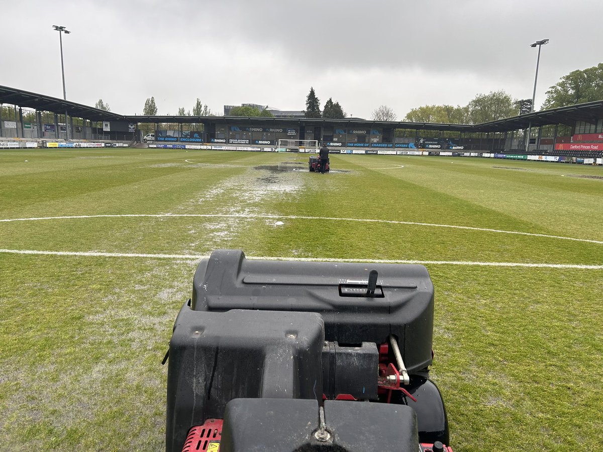jayberkhauer24's tweet photo. We had no right to get that game on, THE MOST water I have ever got off a pitch.But some how through hard work &amp; team work we got it on.Thanks to the ref for giving every chance.Thanks @smedders86 @RBerkhauer @LukeJames_32 @RemiAllen10 &amp; the rest of the @LC_Lionesses staff 🤝💪 https://t.co/aAgViz4st8