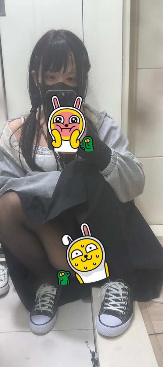 스타킹이 찢어져서 걍 빵쮸 입어서 가림😤

잠깐 업하고 풀거였어서 ㄴ빤쮸였뜜😉

그나저나 오늘 사진 많이 올렸넴...

잘자용🥱😴