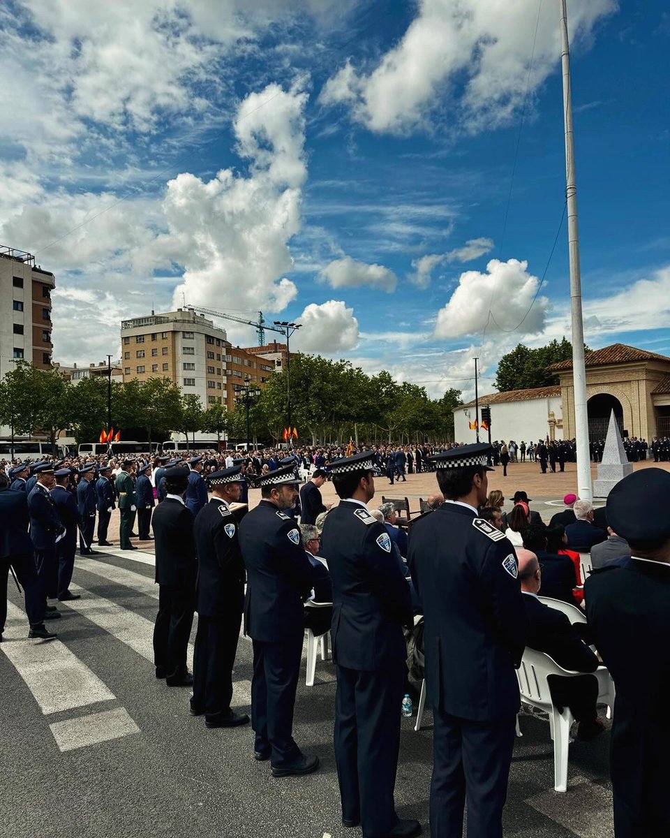 ¡Hoy domingo hemos estado junto a vosotros/as en este emotivo acto!
Os felicitamos por tu participación en el emotivo acto de la Jura de Bandera Civil. 

🇪🇸👮🏽‍♂️👮🏽

#Albacete #CercaDeTi #Comprometidoscontigo