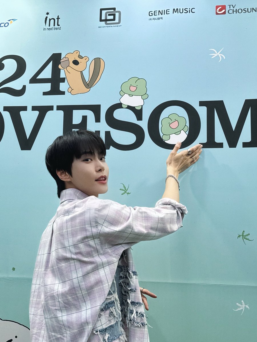 NCTsmtown's tweet image. 진짜진짜진짜진짜!!!
행복한 공연이었어요 후후후
나 꿈이 생겼다!!!
페스티벌 많이 나가기 흐흐흐흐
와주신 분들 고마워용 ㅎㅎㅎ

#DOYOUNG #LOVESOME #반딧불 
#2024lovesome #러브썸 #2024러브썸
#청춘의포말 #DOYOUNG_청춘의포말