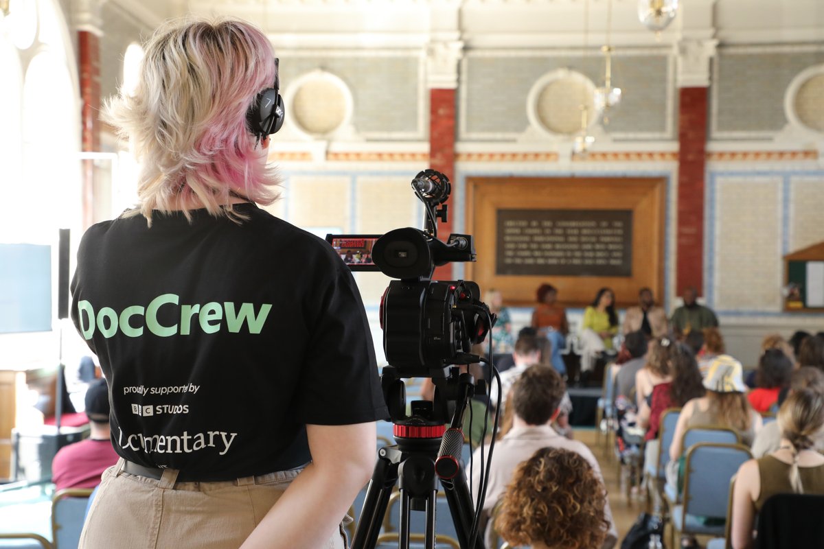 You have one week left to apply to volunteer at #SheffDocFest2024 Help bring the festival to life this June 🎊👯 Immerse yourself in the very best of documentary film and art, gain industry insights, meet new people and have fun! 🔗 sheffdocfest.com/volunteer-prog…