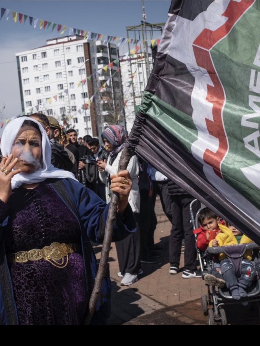 Qonuş,sen kîjan taximsn?;) Amedspor  degilsan,ma niye taxim tutîsan:)