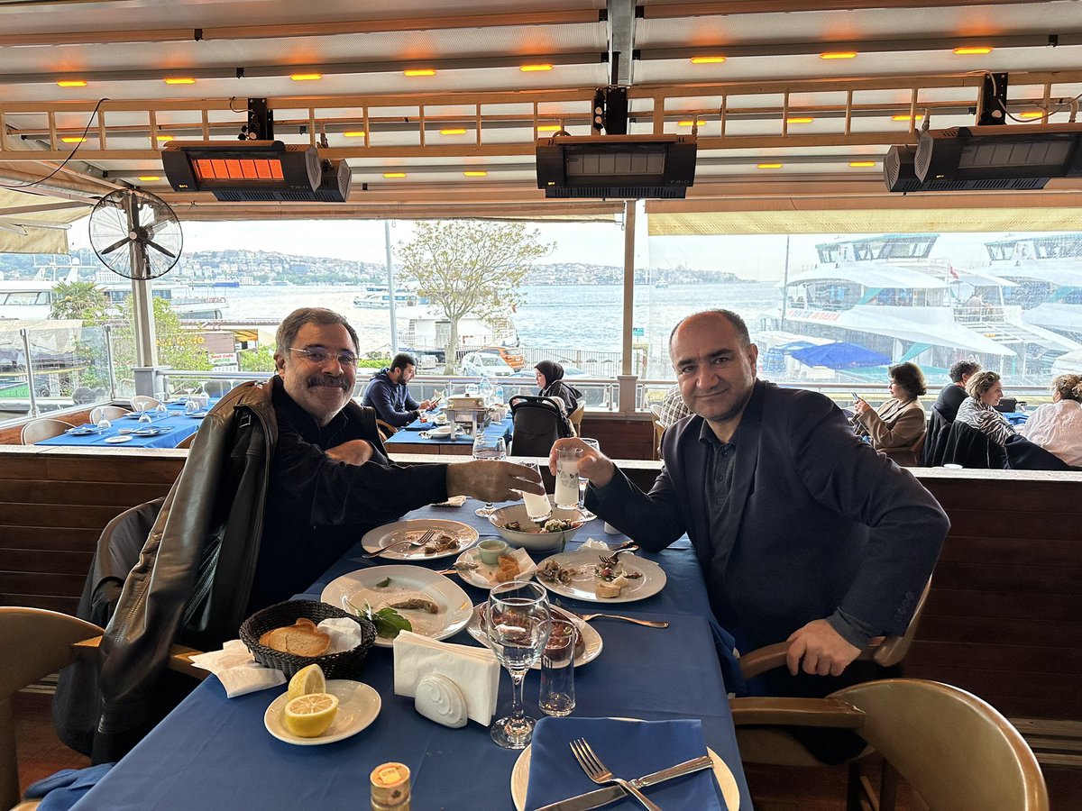 Berlin'den Özcan geldi, ikindi rakısına oturduk Beşiktaş'ta... @oezcanmutlu