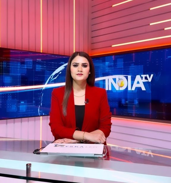 Indian tv News Anchors🇮🇳 Page promotion➡️ Please Follow News Anchor - Priya Singh hindustanianchors