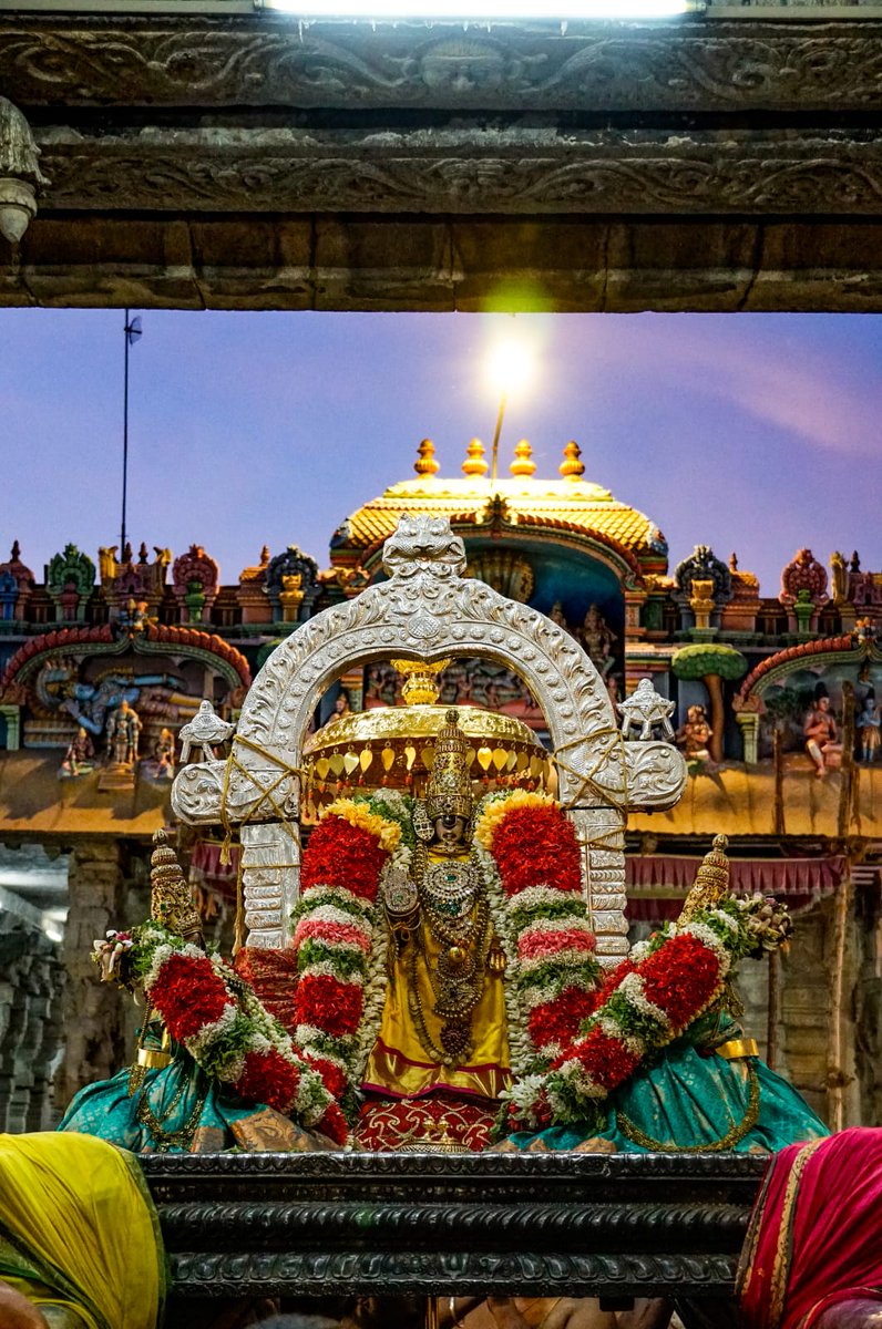 விருப்பன் திருநாள் முதல் நாள் உபய நாச்சியாருடன் நம்பெருமாள் புறப்பாடு 🙏
#Srirangam #Chithiraifestival