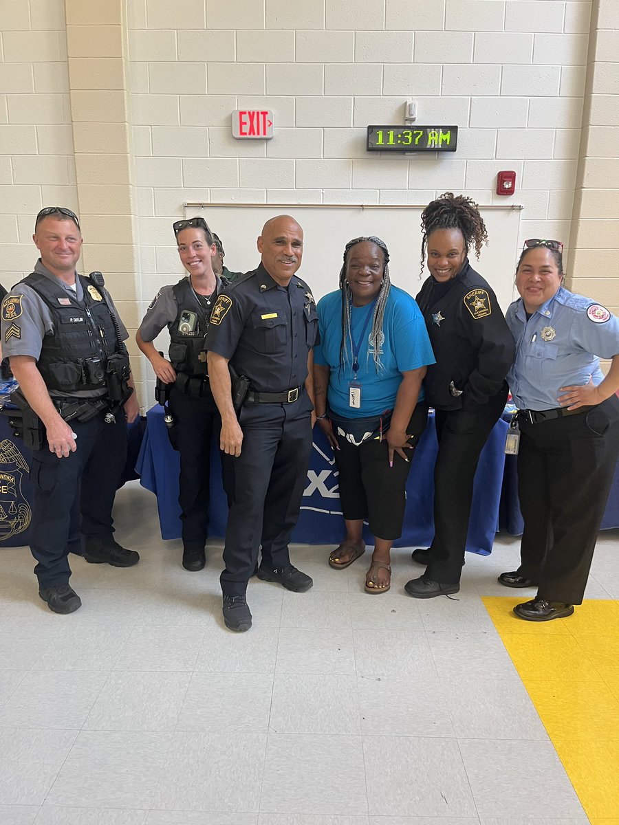 We love teaming up with our public safety and community partners to support Alexandria families! Today we’re at Landmark Church’s Spring Swing for Summer Success with APD, @AlexandriaVAFD and @RPCA_AlexVA!