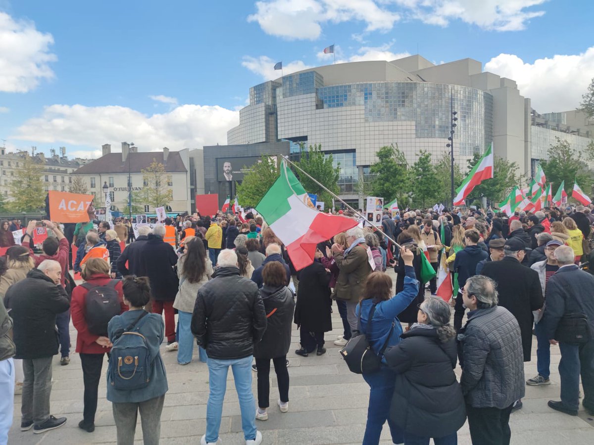 EliasGeoffroy's tweet photo. #Iran #PeinedeMort | L'@ACAT_France a repondu présent à l'appel interassociatif  au rassemblement en soutien au rappeur #ToomajSalehi et de tous les prisonniers iraniens d'opinion, à la suite de sa condamnation à mort par le régime iranien

#FreeToomaj #FemmeVieLiberte https://t.co/COBR5NvCvg
