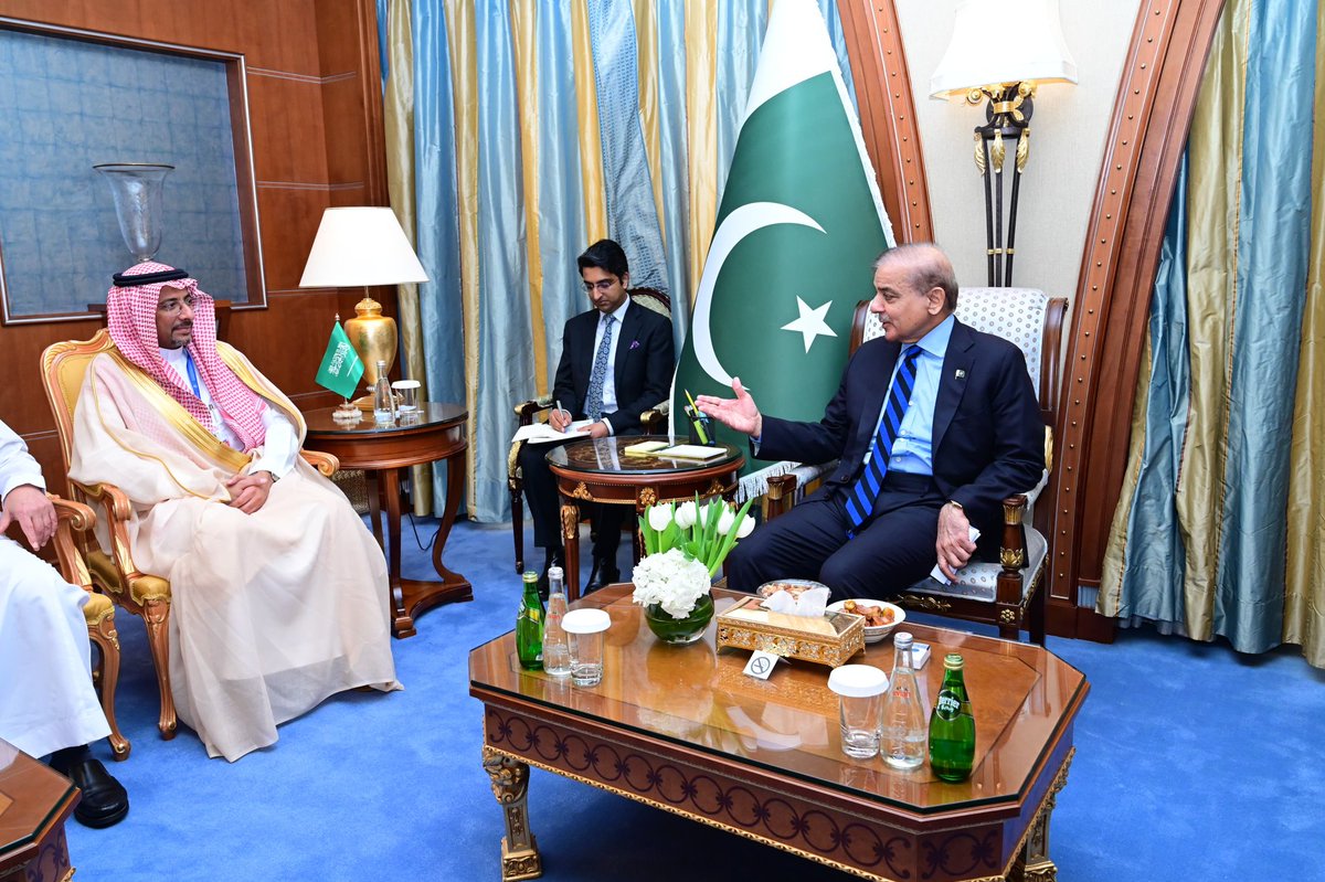 Saudi Minister for Industry H.E. Bandar bin Ibrahim Alkhourayef calls on Prime Minister Muhammad Shehbaz Sharif on the sidelines of a special meeting of the World Economic Forum on 28 April, 2024.