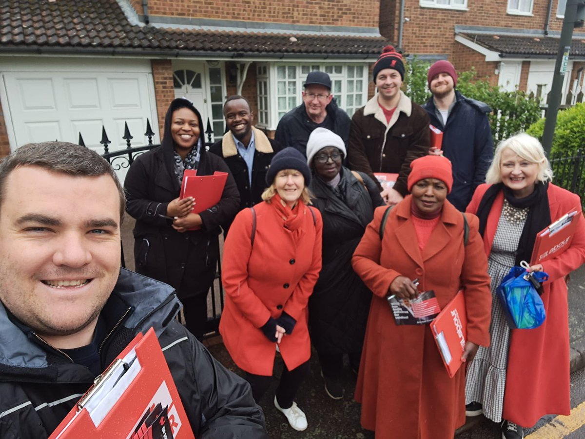 Final Sunday canvassing in #LavenderFields before the Mayoral Elections on 2nd May. Just 4 days left to re-elect @SadiqKhan & @LeonieC and safeguard free school meals, frozen #TFL fares, more social housing & clean air for Londoners. Let's keep the momentum going 🌹 #VoteLabour