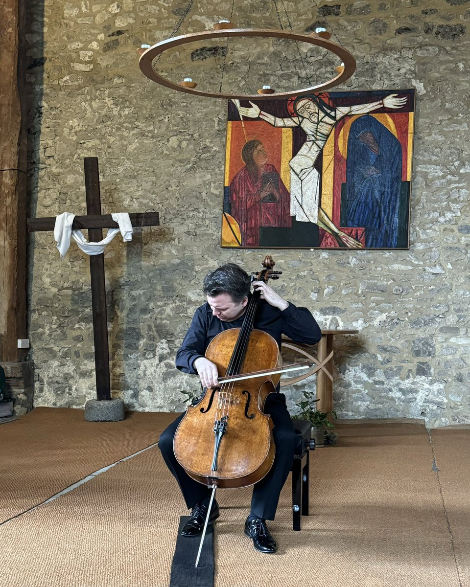 ✨Bravo to the phenomenal cellist @harwoodonline for a dazzling performance of my solo cello piece ‘From Night’🌙☀️at @musicatmalling along with the Bach solo cello suites in G major and D minor - all the more magnificent on his Francesco Rugeri cello, made in the time of Bach✨