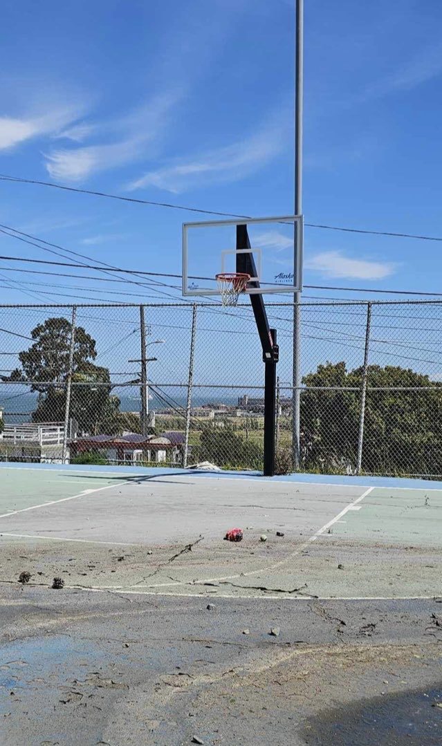 Hoop of the Day…. Hunters Point, San Francisco, CA (courtesy of B Nizzle) #hoopoftheday