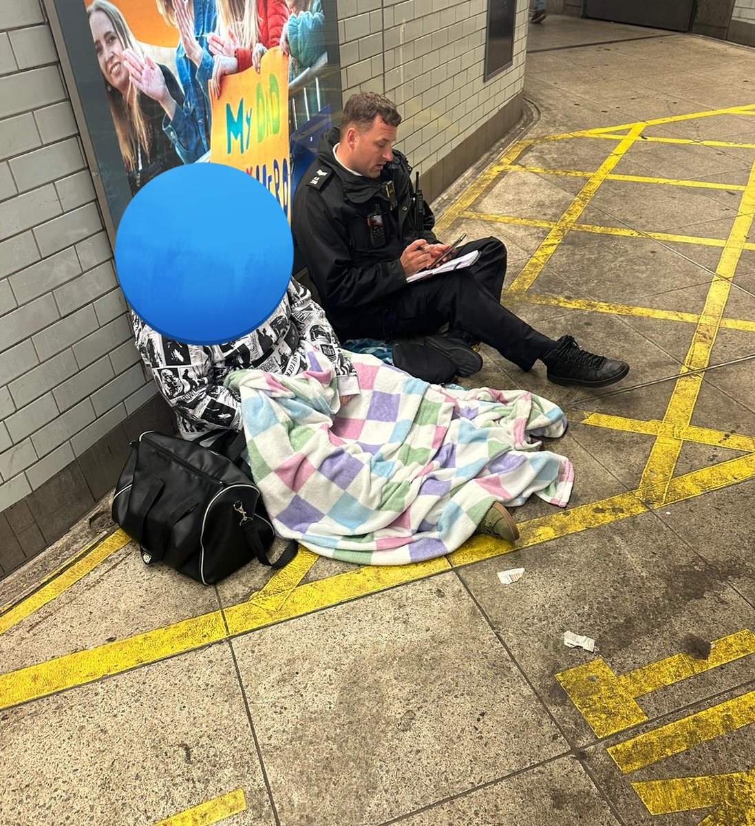 Policing isn't always just about arrests, today we were checking in on our homeless community whilst on patrol and making referrals to @Tell_StreetLink. ^Sgt Watson If you want to help your local community, you can apply now. met.police.uk/police-forces/…