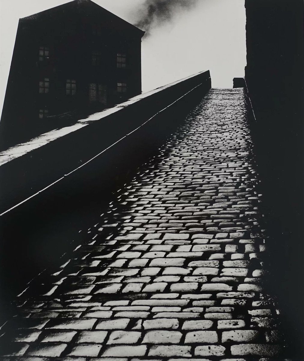 On the left is a proper snicket. On the right is a railway bridge in Halifax (by Bill Brandt) not a snicket