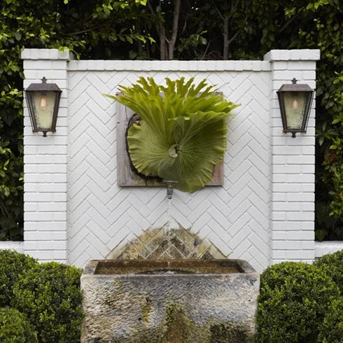 Spring Garden Idea: Add Water! Listening to the soothing sounds of water is as mesmerizing to the ears as watching fire is mesmerizing to the eyes. See 10 spring #garden ideas in our recent 4/25 newsletter ow.ly/PpW650Rpxu3 Design Scott Shrader. Photo: Mark Adams.