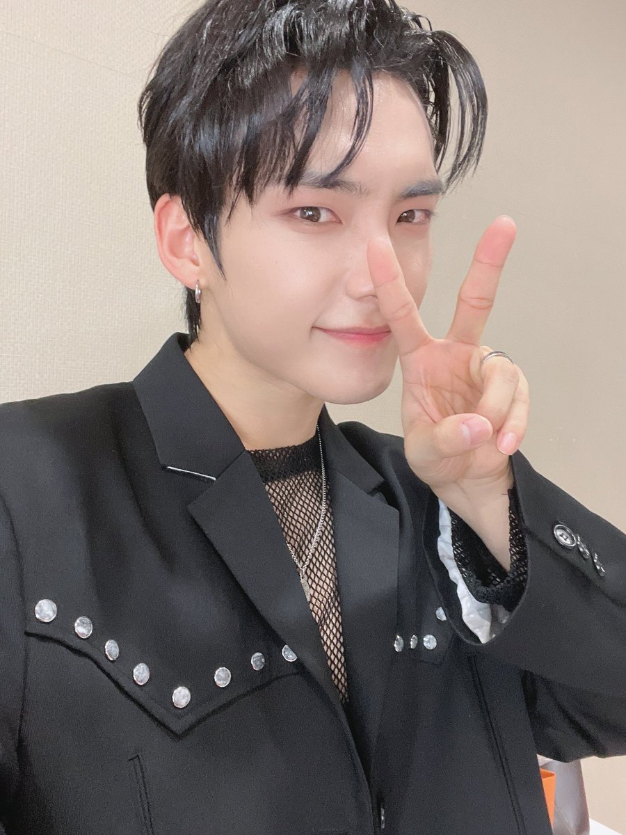 [#에이스_박준희] 초이스 여러분 너무 고마워요 🤍 덕분에 이번 투어 너무 행복했어요 😍🤍 얼른 다시 만나요 우리 🤍 #ACE #에이스