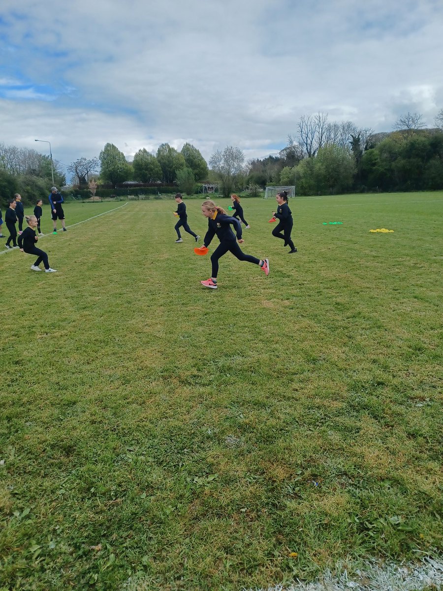 MsONeills4thStc's tweet photo. So lucky to have @GAACarbury in doing football skills with us! First of a six week block 💪🏐 @ConlethSt https://t.co/bQPwBoU6wD