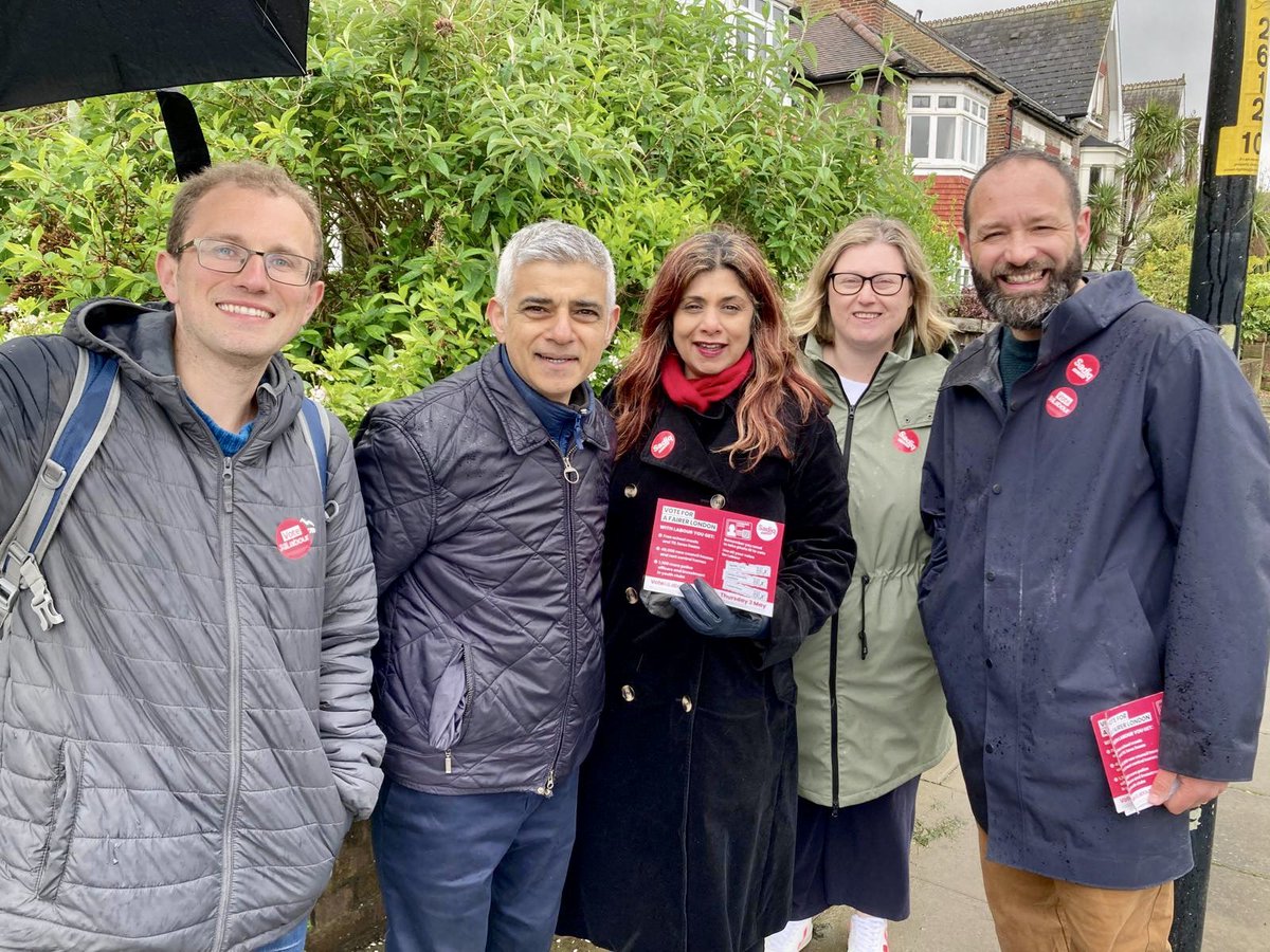 Great to welcome @SadiqKhan to Peckham Rye. Good to speak with residents and hear why they are voting for Sadiq, for me and for @LondonLabour on Thursday: ✅150k new good jobs ✅1300 more police officers ✅More investment in youth clubs