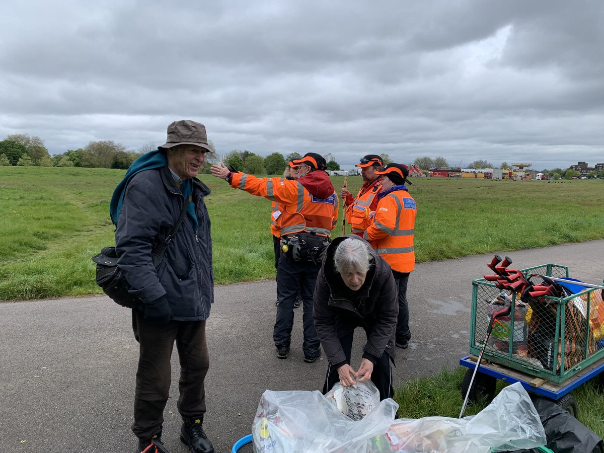 Thanks so much to the 13 volunteers litter picking #woolwichcommon today. Huge difference made. Esp thanks to @GGGreenW and also our newcomers. We pick on the last Sunday of every month at 11am, equip provided!