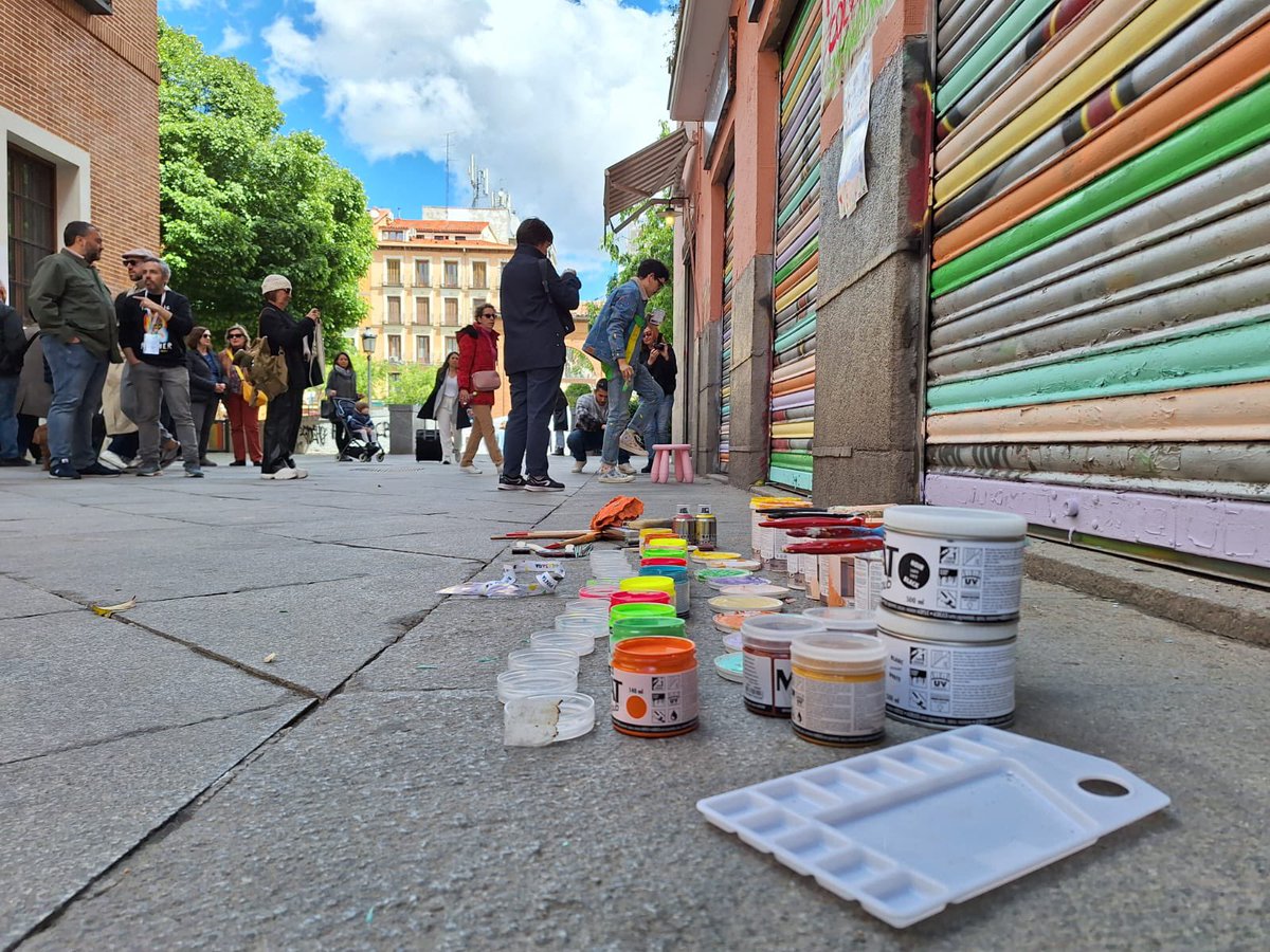 🖌️ #PintaMalasaña vuelve un año más a las calles del barrio de #Universidad 👉🏻 La propuesta artística ha reunido a artistas en más de 100 espacios cedidos por comerciantes, vecinos y asociaciones. #SeguraXCentro diario.madrid.es/blog/notas-de-…