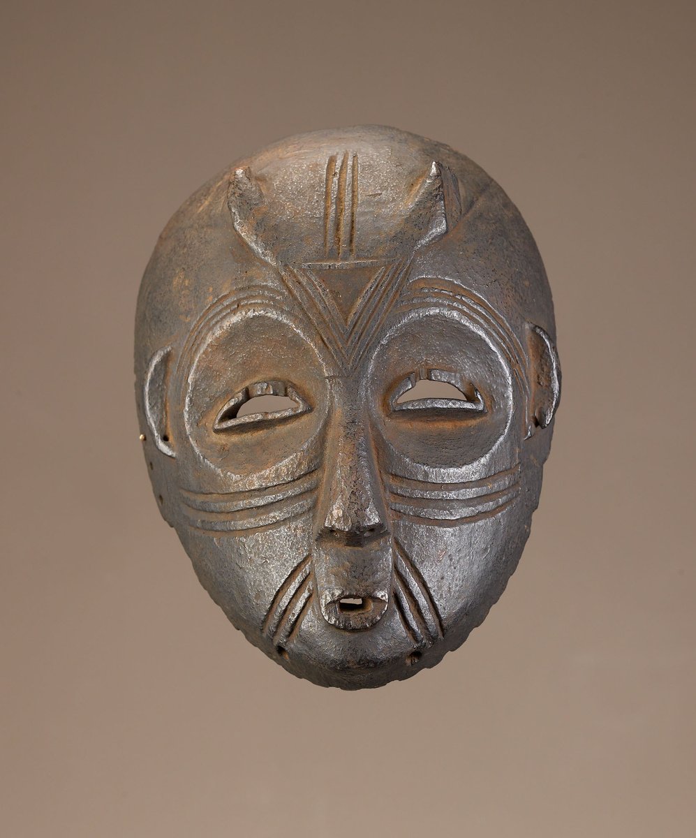 Title: Face mask

Location: Democratic Republic of the Congo

Date: Mid 19th century

si.edu/object/edanmdm… 

 #DemocraticRepublicoftheCongo #ArtBot