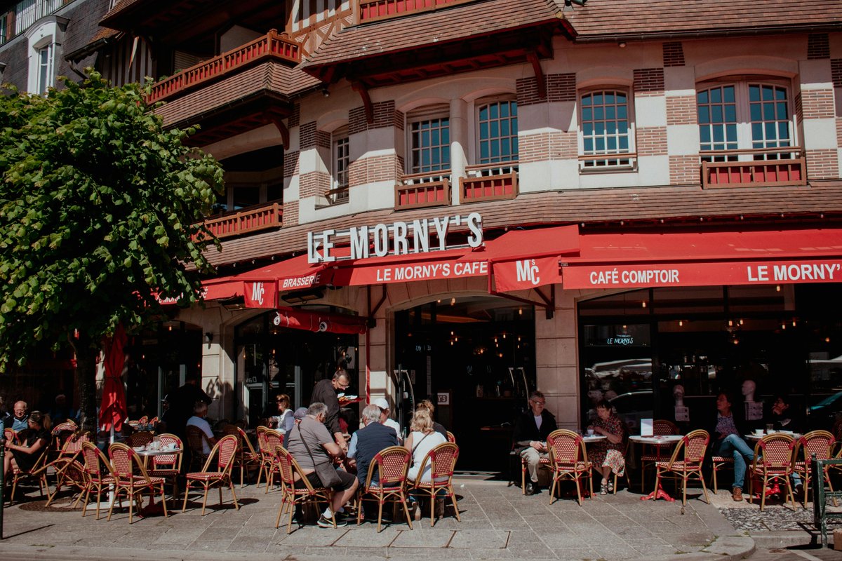 TheBurkeManor's tweet photo. Most people think Paris only has 20 arrondissements, and most people would be right, except for those who know about Paris’ secret 21st arrondissement - Deauville - the town where everyone wants to see and be seen in the Riviera like destination. https://t.co/MNZohH9jvO