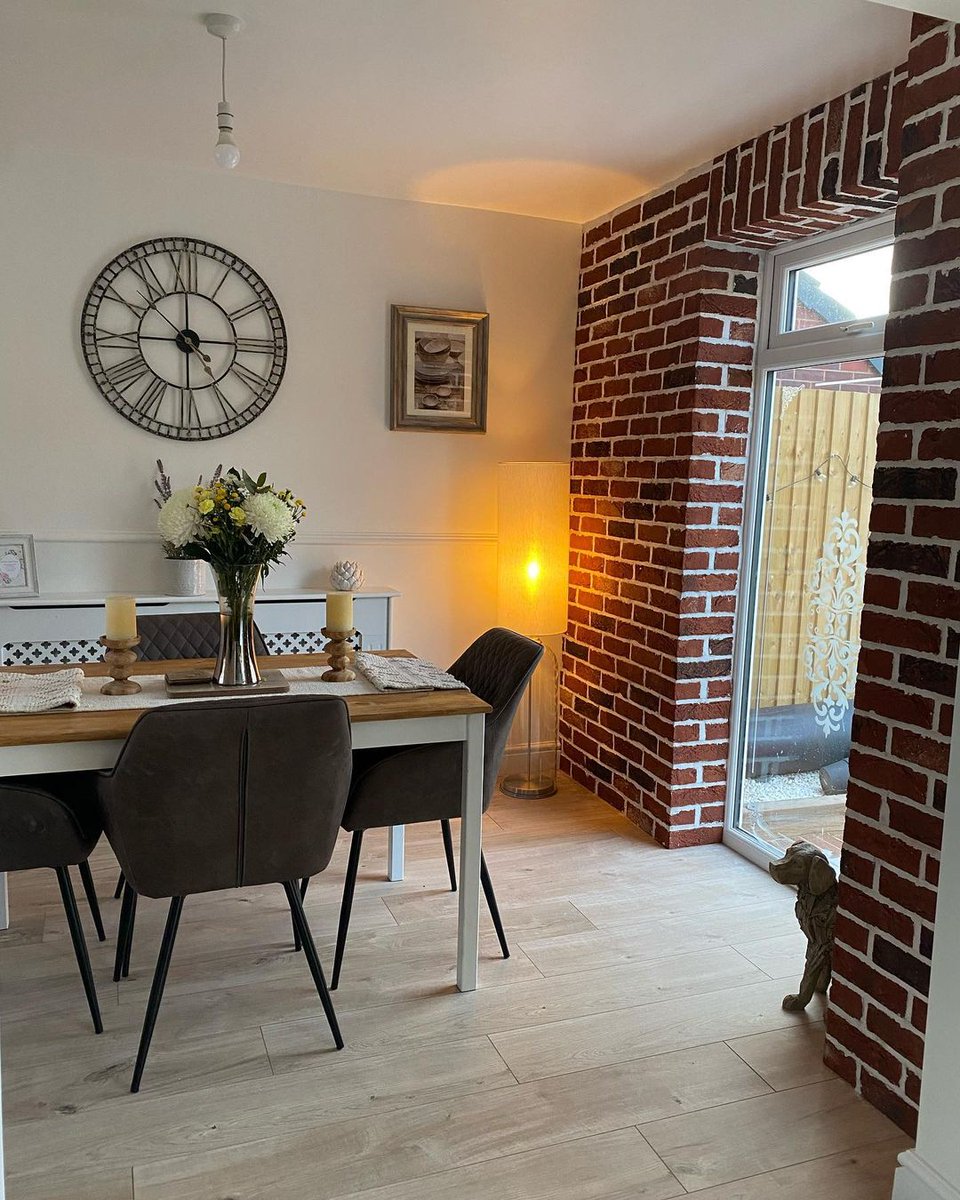 Full scale garage conversion using brick slips! 📷@ab_design_and_build #brickslips #garageconversion #diningroom #homedecoration #gleesonhomes #gleesonkildare #featurewall #newbuild #interiordesign #interiorinspiration #diningroominspo #homedecor #diningtable #kitcheninspo