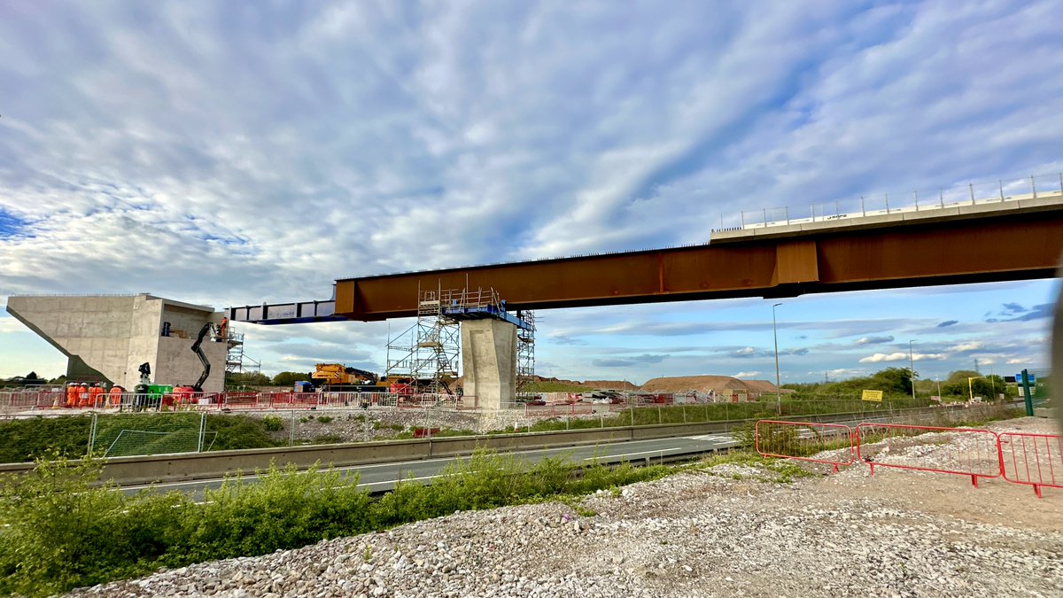 This 158-metre-long viaduct was successfully moved into place over two M42/M6 link roads in North #Warwickshire 👇. The 'East M42-M6 Link Viaduct’ is one of 13 viaducts which make up our triangular Delta Junction.