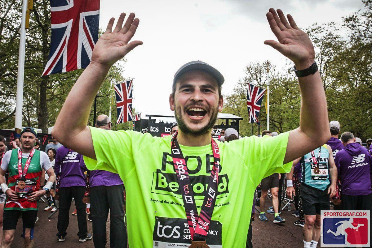 Big thanks 🙌 to Rob Dunbar for running the 🇬🇧 #londonmarathon for us! Congratulations 👏🏅 Rob kindly raised money to support our work to tackle the growing mental health crisis affecting young people in the UK. #london #fundraising #mentalhealth #marathon #running #charity