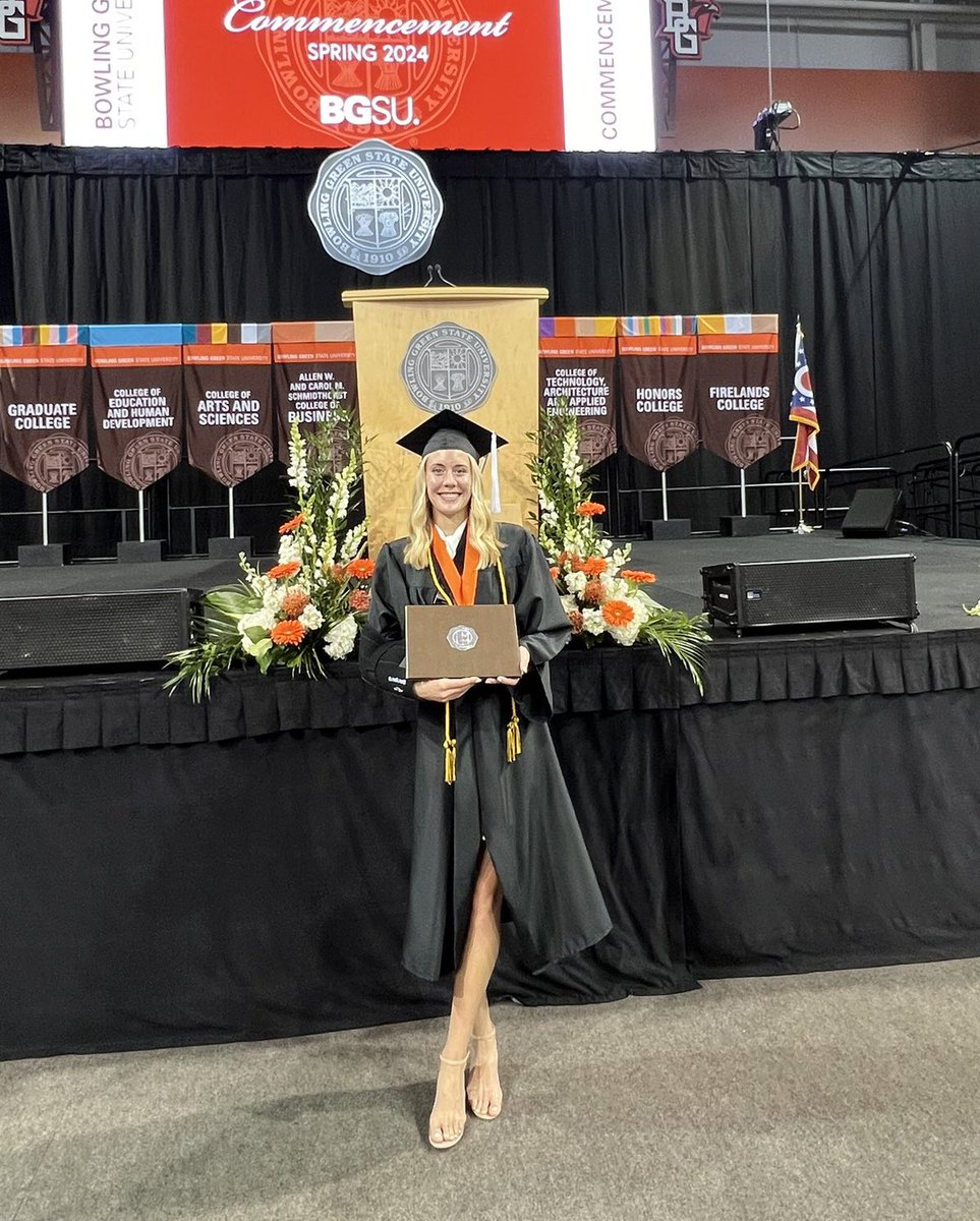 Congratulations to our newest graduate! Kat Mandly earned her Bachelors degree in Psychology with a minor in Advertising! 👩‍🎓🎉🎓 #BGSUgrad #AyZiggy || #BGVB24 || #BGWarriors || #DreamBiG