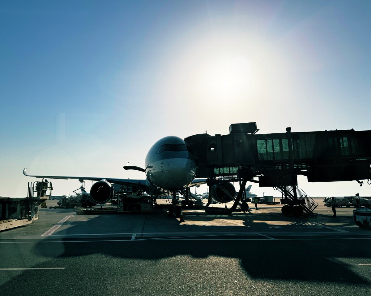 ただいま！日本に到着しました🇯🇵 さて、通常業務と… 明後日の始球式に向けて時差ボケを直さねば！笑 お疲れ様でしたー！！