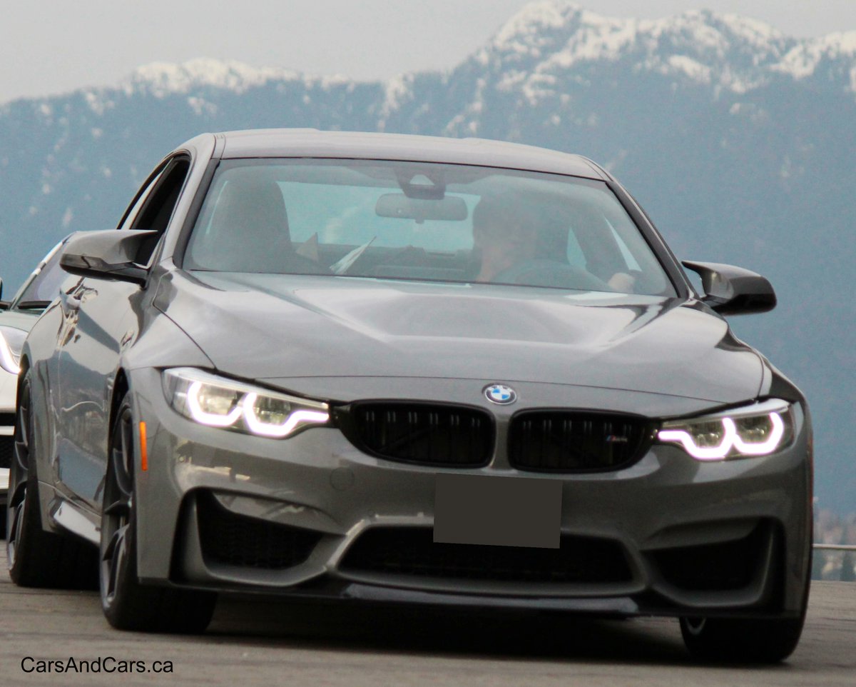 BMW M4

 #BMW #GermanCar 
 bmw.carsblitz.com