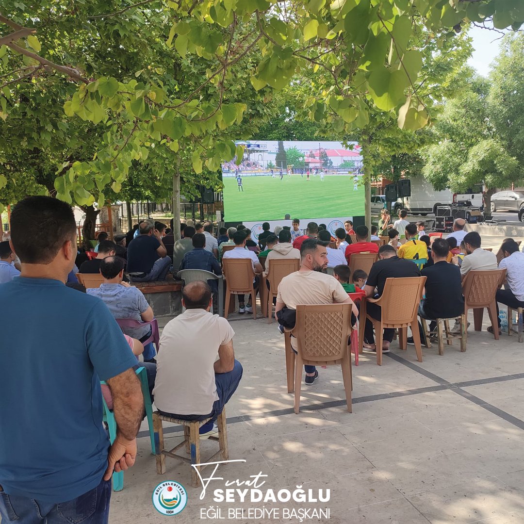 Eğil Cumhuriyet Meydanından görüntüler. SOMASPOR - AMEDSPOR maçı için belediyemizce kurulan LED ekranda vatandaşlarımız hep birlikte maçı izledi. #Eğil #EğilBelediyesi #SevdamızEğil