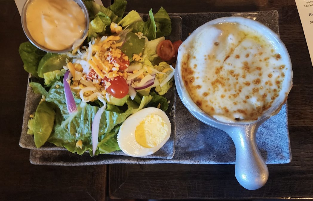 Our soup and salad combination is just one of our many mix and match brunch combos! With a few dozen items to choose from, let your imagination run wild.
#soupandsaladd #lunchideas #tamiamitavern #puntagorda
