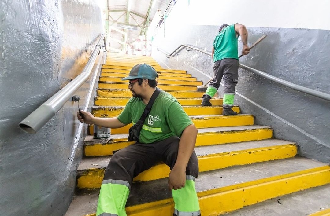 matiasmc_'s tweet photo. @solotransito @TomasQuino357 @Argenliminal Estimados amigos de Solo Transito, la foto que han subido es vieja. El 2 de febrero el gobierno municipal trabajó arreglando ese paso a nivel (que en realidad le corresponderia hacerlo a Trenes argentinos) 
https://t.co/mp7KRCuo4G https://t.co/cey9pyprcc