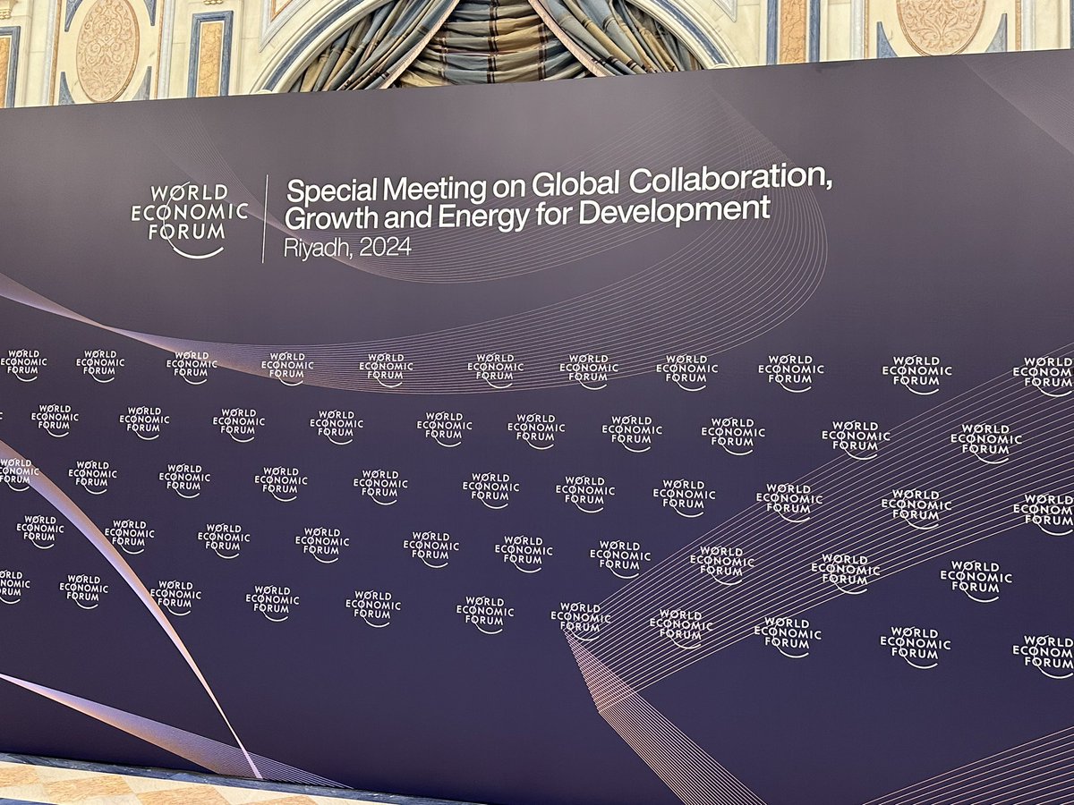 World Economic Forum special meeting on global collaboration, growth and energy development in Riyadh: great panel on how to triple renewable energy by 2030. @wef @AceaGruppo