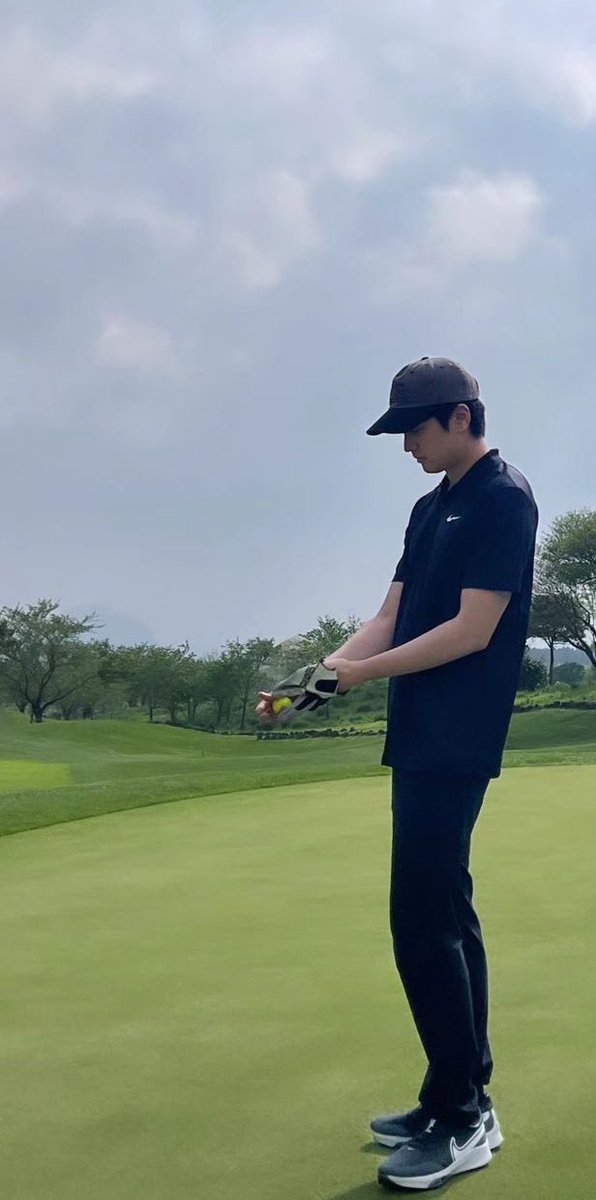Jung Chanwoo golfing 😎🔥

#CHANWOO #정찬우 #チャヌ