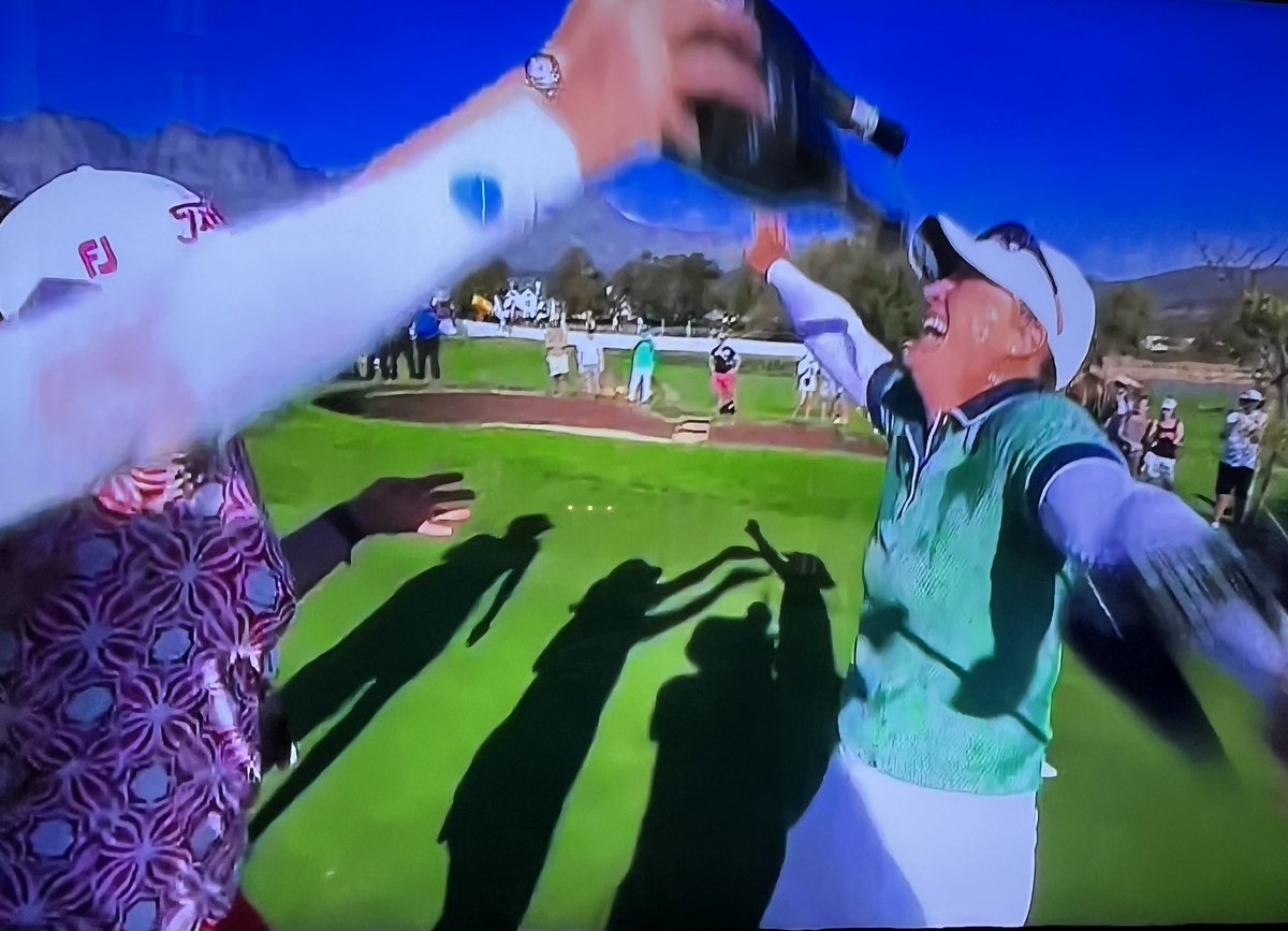 Manon De Roey wint @letgolf in Zuid-Afrika ! Proficiat <a href="/manonderoey/">Manon De Roey</a> 

<a href="/sporza/">sporza</a> <a href="/hlnsport/">HLN Sport</a> <a href="/nieuwsbladsport/">Nieuwsblad Sport</a>