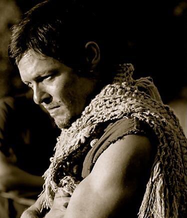 I’m so sure this is Melissa’s scarf and she styled Norman in it for this pic 🤭 #TWD