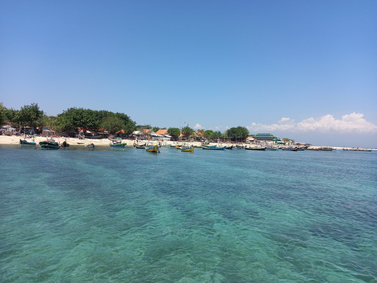 Gili Ketapang, Probolinggo.

Menenangkan, menyejukkan, merefresh mata. 
#probolinggo 
#giliketapang 
#backpacker 
#landscapephotography 
#jejakkakicita 
#wonderfulindonesia 
#pesonaindonesia 
#jawatimur