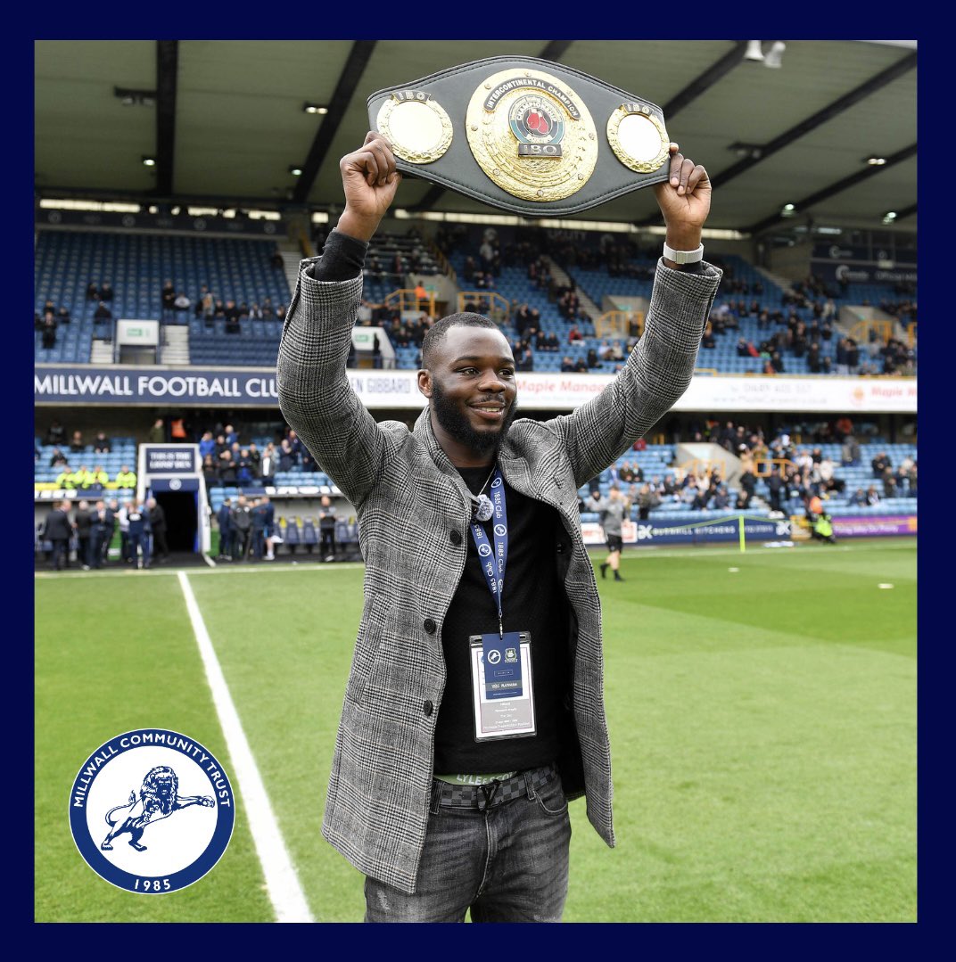 🤝 #Millwall Community Trust Ambassador and IBO intercontinental welterweight champion @2SlickChris was welcomed on to the pitch prior to kick-off yesterday! #Lewisham #Southwark #Sevenoaks #1Club1Community