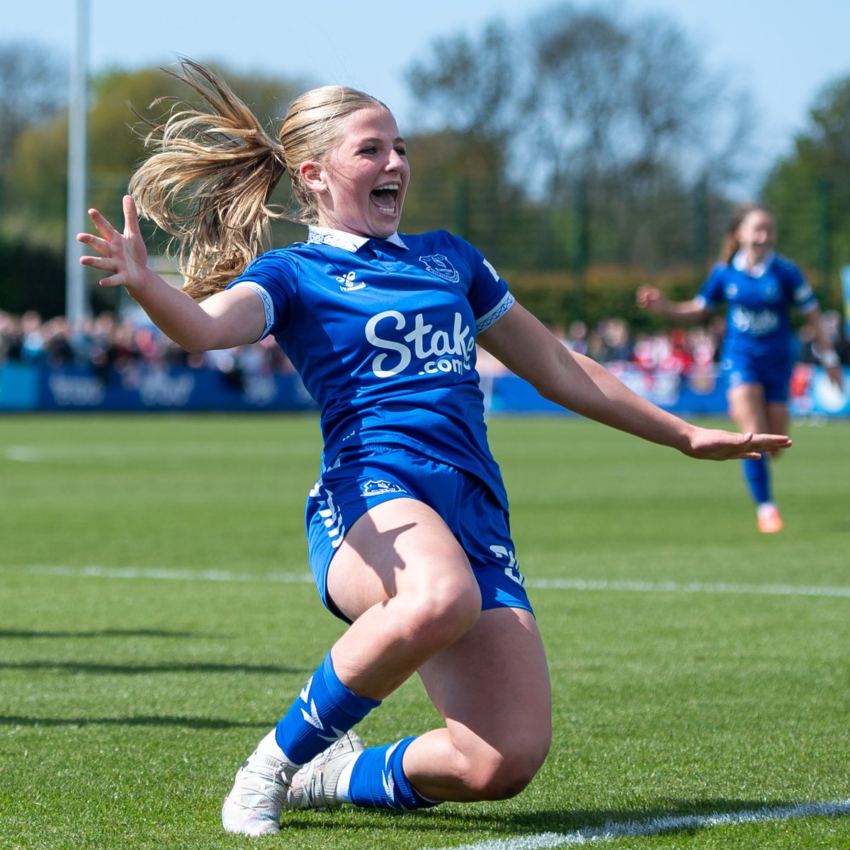 ⚽️ Youngest-ever @BarclaysWSL goalscorer 🔵 Youngest Everton Women goalscorer in 14 years 🙌 First WSL point against Arsenal since 2012 A historic day. 🤩