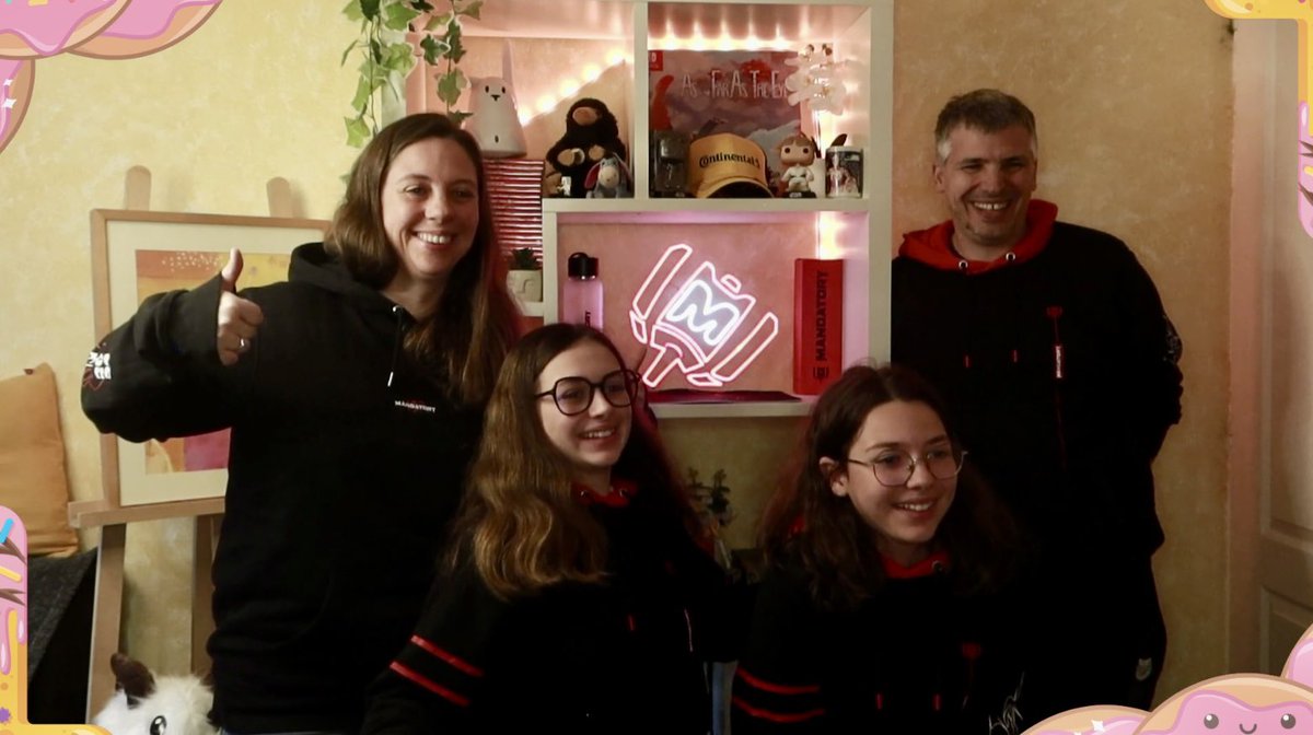 Julie_C_B's tweet photo. Voici ce que @DevilSoul94 a fait pour les déplacements des @LesHammers_ sur les événements de @MandatoryGG &amp; @ZeratoR ! Et il l’a confié à nous, La Famille Rose ! Le reveal vient de se faire en stream sur Twitch (LFR4stream) ! Merci 1000 fois pour ta confiance, Devil !!! ❤️🔨 https://t.co/APoDw8gxbD
