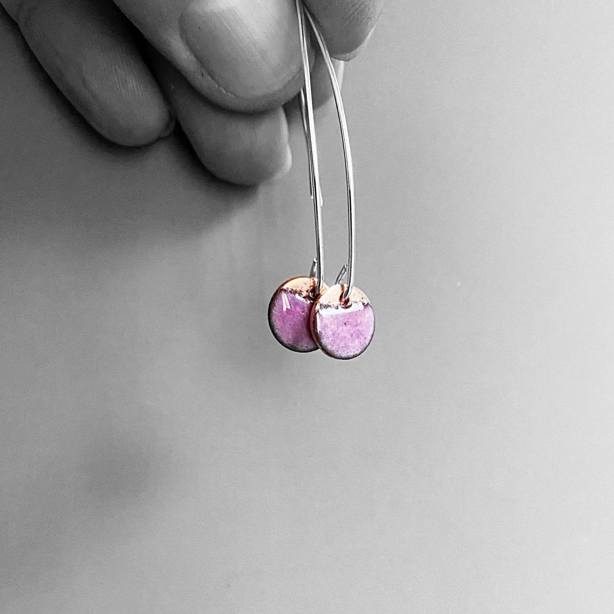 Raspberry Pink Enamel Disc Earrings , Cute Geometric Drop Earrings tuppu.net/5fd54cb3 ##UKGiftHour #MHHSBD #HandmadeHour #shopsmall #inbizhour #bizbubble #UKHashtags #giftideas #SimpleEarrings