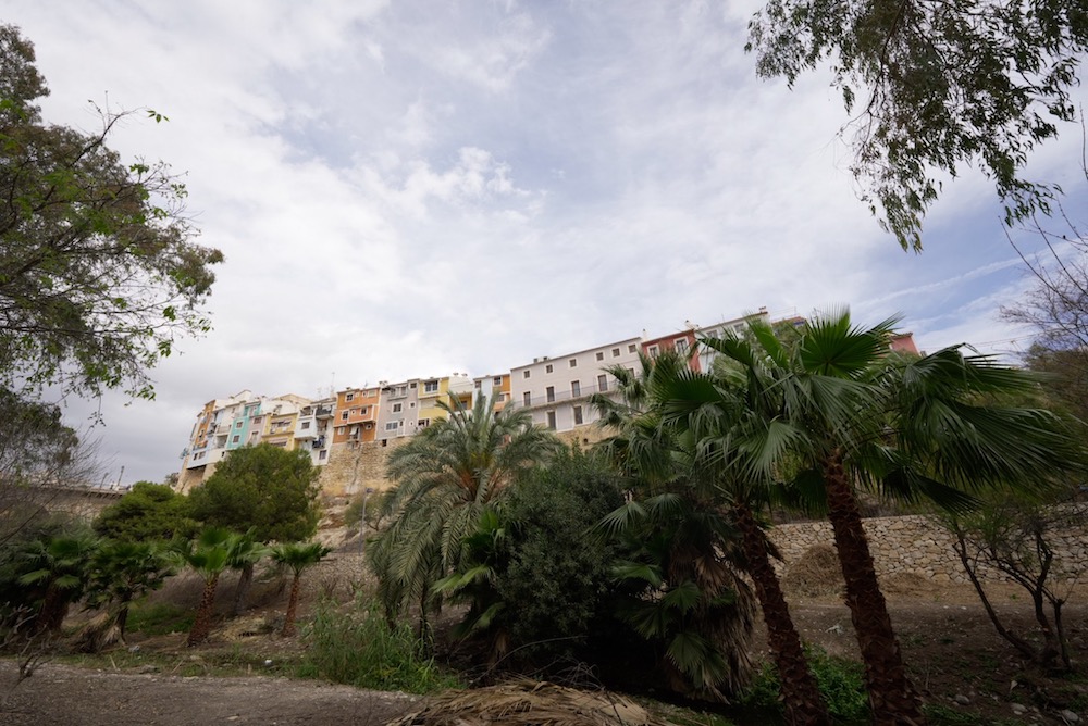 Ver las casas de colores del barrio de pescadores, pasear por el paseo marítimo, recorrer el centro histórico, admirar las casas colgantes, visitar el Museo del Chocolate... Todo lo que puedes hacer una excursión de un día a #villajoyosa #lavilajoiosa vagamundosviajeros.com/espana-alicant…